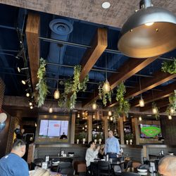 Fatpour Tap Works Lincolnwood - Ambiance