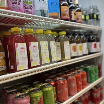 Lemon Falls - Drinks - Sandwiches Near Me - Chagrin Falls, Ohio