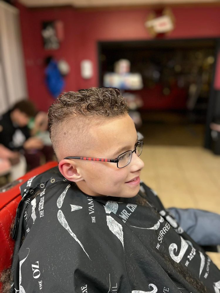 REED’S BARBER & BEAUTY SALON Updated May 2024 14 Photos 1651 W