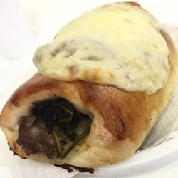 Il Golosone Cornetteria & Rosticceria di Notte - Panzerotto salsiccia e friarielli 4€