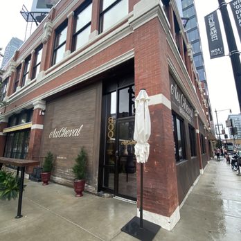 Au Cheval - Outside - Bars Near Me - Chicago, Illinois