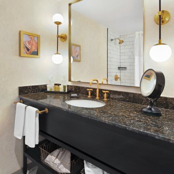 Hilton Pearl River - Bathroom with tub/shower - Hotels Near Me - Pearl River, New York Hilton Pearl River - Bathroom with tub/shower - Hotels Near Me - Pearl River, New York