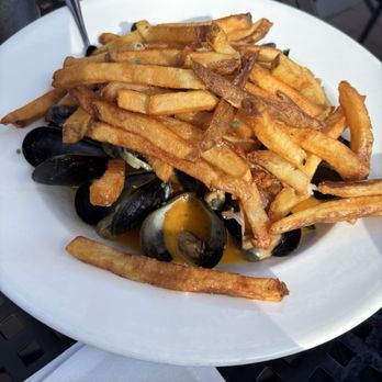 The Hourly Oyster House - Moules Frites - Seafood Near Me - Cambridge, Massachusetts The Hourly Oyster House - Moules Frites - Seafood Near Me - Cambridge, Massachusetts
