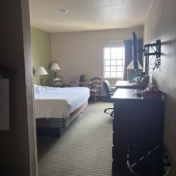 Super 8 by Wyndham Troy - Room - Hotels Near Me - Troy, Missouri Super 8 by Wyndham Troy - Room - Hotels Near Me - Troy, Missouri