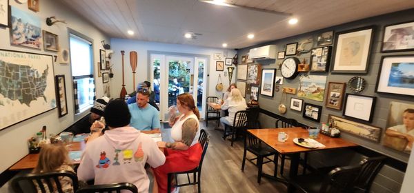 Wanda's Cafe + Bakery by null