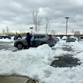 Hilton Garden Inn Wayne - Employees clearing snow from guests' cars - Hotels Near Me - Wayne, New Jersey