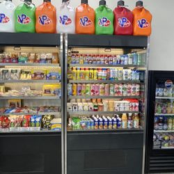 VP Racing Fuels - Grab & Go Snacks + Drinks!
From fresh sandwiches and protein packs to juices, smoothies, and more--fuel up while your car gets cleaned