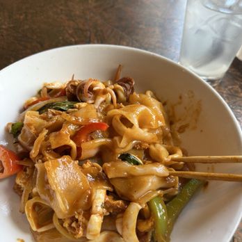 Sweet Basil - Thai Near Me - Woodside, New York