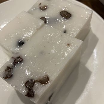 Dolo Restaurant and Bar - Beans in coconut pudding - Dim Sum Near Me - Chicago, Illinois Dolo Restaurant and Bar - Beans in coconut pudding - Dim Sum Near Me - Chicago, Illinois