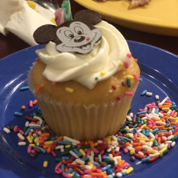 Chef Mickey's - Birthday Cupcake - American Near Me - Lake Buena Vista, Florida Chef Mickey's - Birthday Cupcake - American Near Me - Lake Buena Vista, Florida