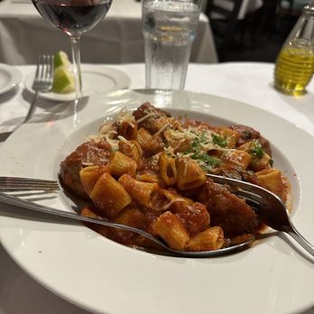 Il Posto Trattoria - Rigatoni (meatballs contain bread) flipping amazing - Italian Near Me - Napa, California Il Posto Trattoria - Rigatoni (meatballs contain bread) flipping amazing - Italian Near Me - Napa, California
