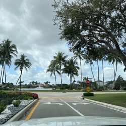 Valencia Lakes Clubhouse - Beautiful community