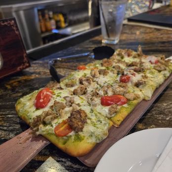 Hideaways Tavern and Grille - Pesto Chicken Flatbread - New American Near Me - Plantation, Florida Hideaways Tavern and Grille - Pesto Chicken Flatbread - New American Near Me - Plantation, Florida