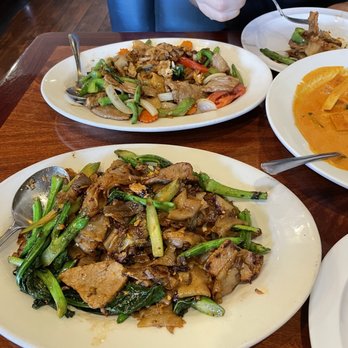 Lucki Thai - Pad See Ewe and Pad Kee Mao w beef - Thai Near Me - Las Vegas, Nevada