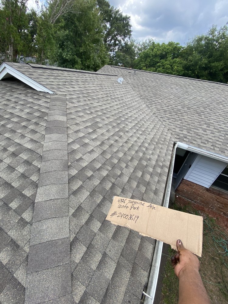 Slide of Marvin CX Construcción Roofing