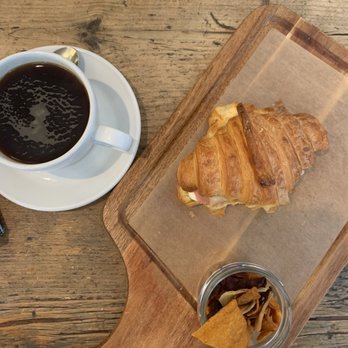 Mamá Framboise - Brie croissant & coffee - Desserts Near Me - Madrid, M