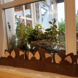 Restaurant Glashüttener Hof - Herbstlicher Filz vorm Fenster, am Eingang Barometer