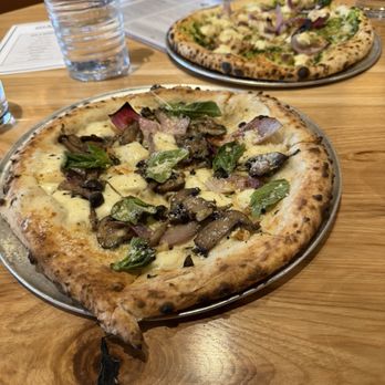 Gia Mia - Customized pizzas - Pizza Near Me - Downers Grove, Illinois