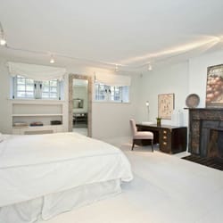 abcstay - A cozy and sleek Master bedroom