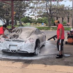 R&T Hand Car Wash - Car wash