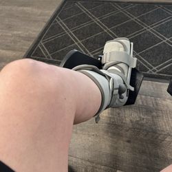 Comprehensive Medicine - Alpine - Broken ankle in a aircast boot