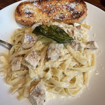 Yard House - Chicken fettuccine - New American Near Me - Las Vegas, Nevada Yard House - Chicken fettuccine - New American Near Me - Las Vegas, Nevada