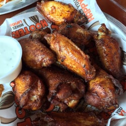 Hooters - Smoked wings