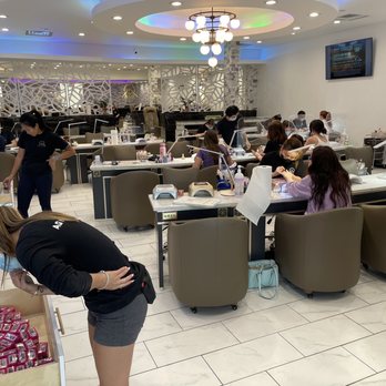 AQ Nail Spa - Nail Salons Near Me - St Louis, Missouri