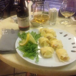 Bar Epomeo - Creaps salata con Philadelphia e salmone, delicato e saporito, con pezzettini di limone e aceto balsamico.