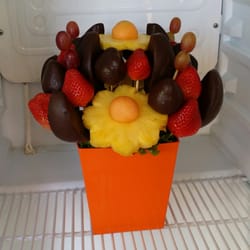Disfruta - Arreglo con frutas y chocolate