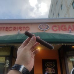 Great spot for cigars with outside seating and a fantastic selection of cigars,beer and wine.
