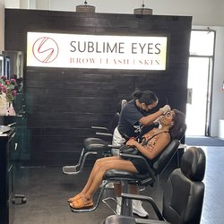 Sublime Eyes - Monica working in eyebrow threading