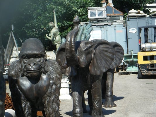 Aardvark Antiques by null