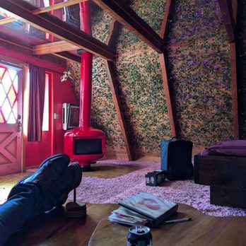 Hicksville Pines - Hotels Near Me - Idyllwild, California