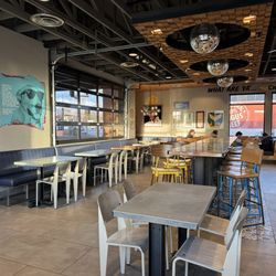 Raising Cane's Chicken Fingers - Dining area
