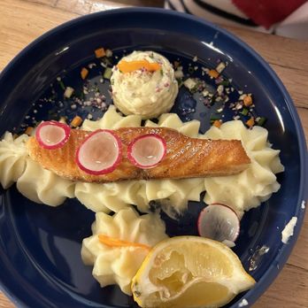 Au Petit Mareyeur - Kids menu salmon - French Near Me - Honfleur, 14