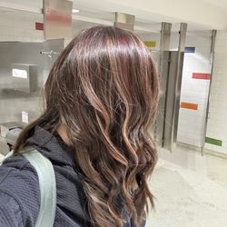 Blown Away Blow Dry Bar - Beach waves