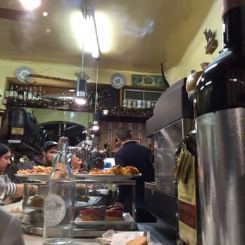 El Xampanyet - Outside looking in - Tapas Bars Near Me - Barcelona, B El Xampanyet - Outside looking in - Tapas Bars Near Me - Barcelona, B