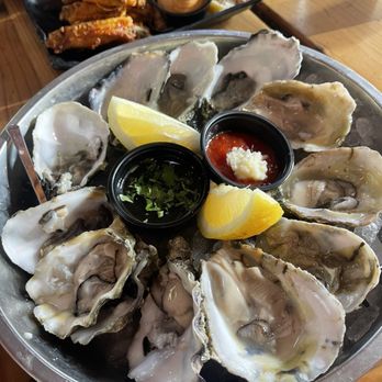 Seasurf Fish Co - oysters and lemon pepper wings - Seafood Near Me - Del Mar, California