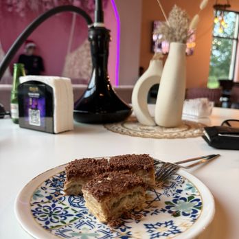 Qulis Lounge - Hookah Bars Near Me - Sterling, Virginia