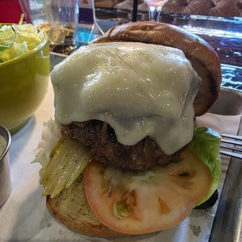 Continues Arcade - Game Gear burger - Bars Near Me - Alexandria, Virginia