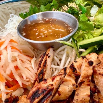 Pho&Mi - Chicken vermicelli. Everything is served is stainless steel. Bowls and plates. Generous servings. - Vietnamese Near Me - Puyallup, Washington