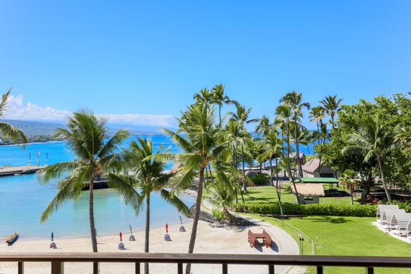 Courtyard King Kamehameha's Kona Beach Hotel by null