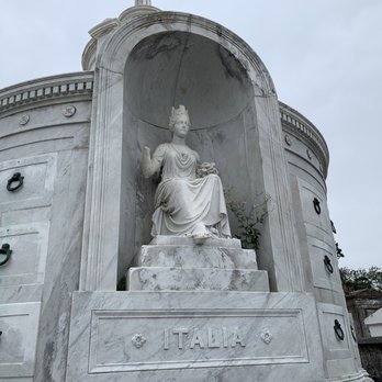 Gray Line New Orleans - Photo from Cemetery Tour. - Tours Near Me - New Orleans, Louisiana Gray Line New Orleans - Photo from Cemetery Tour. - Tours Near Me - New Orleans, Louisiana