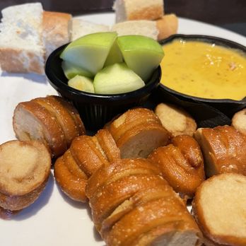 Local Goat - Pretzels fondue appetizer - New American Near Me - Pigeon Forge, Tennessee