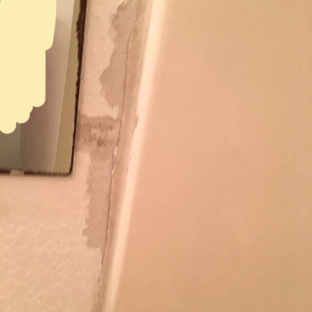 Fort Clark Springs - Peeling paint beside the bathtub. - Golf Near Me Fort Clark Springs - Peeling paint beside the bathtub. - Golf Near Me