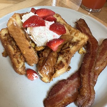 Magnolia Table - French Toast Breakfast with bacon - Breakfast & Brunch Near Me - Waco, Texas Magnolia Table - French Toast Breakfast with bacon - Breakfast & Brunch Near Me - Waco, Texas