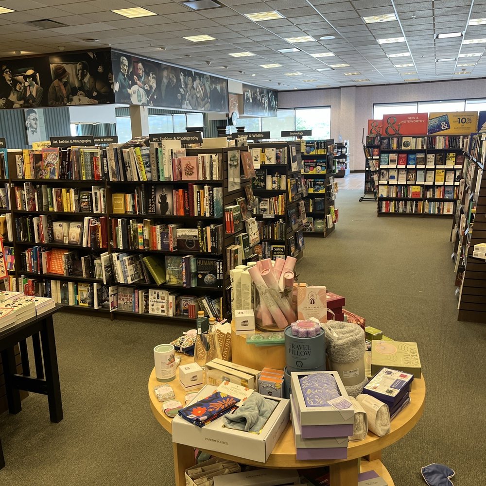 BARNES & NOBLE BOOKSELLERS - Updated February 2026 - 11 Reviews