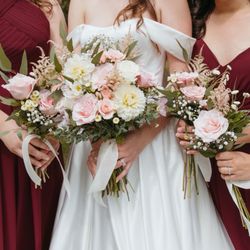 Mackenthun's Fine foods - 1 Bridal bouquet and 3 bridesmaids bouquets