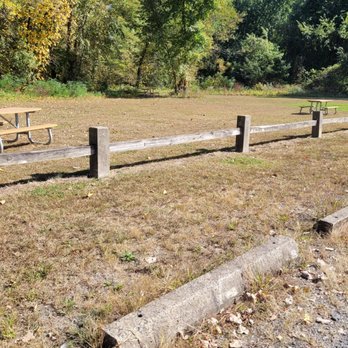 Wethersfield Cove - Picnic tables - Lakes Near Me - Wethersfield, Connecticut